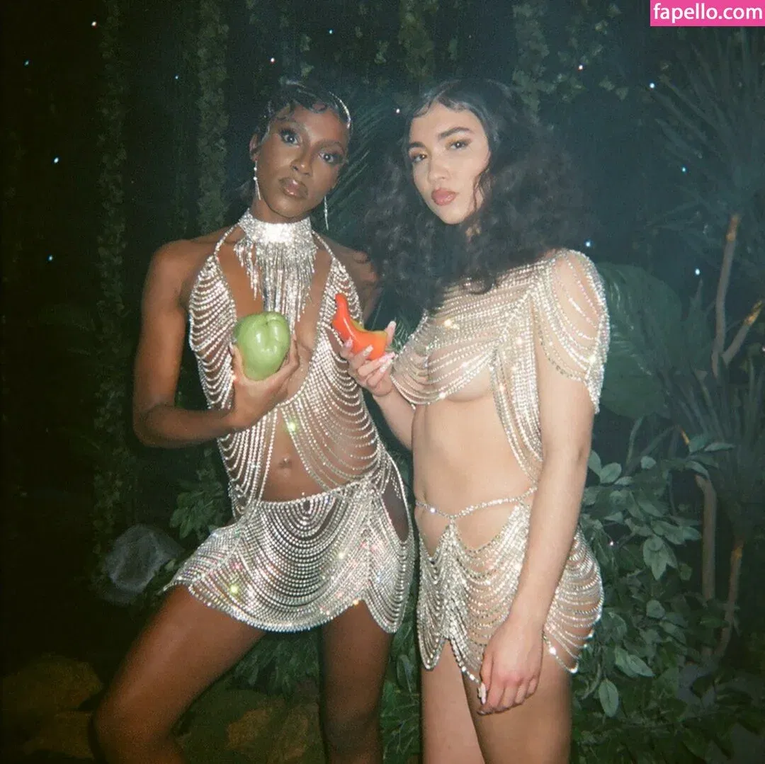 Rowan Blanchard / Simp Chat / rowanblanchard Onlyfans Photo Gallery 