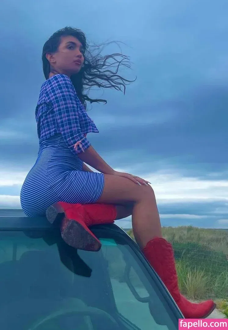 Rowan Blanchard / Simp Chat / rowanblanchard Onlyfans Photo Gallery 