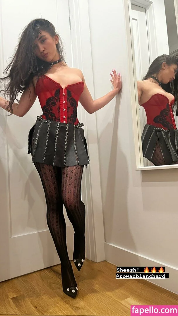 Rowan Blanchard / Simp Chat / rowanblanchard Onlyfans Photo Gallery 