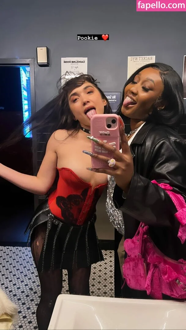 Rowan Blanchard / Simp Chat / rowanblanchard Onlyfans Photo Gallery 