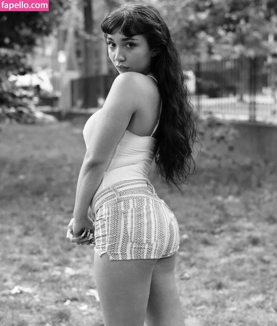 Rowan Blanchard / Simp Chat / rowanblanchard Onlyfans Photo Gallery 