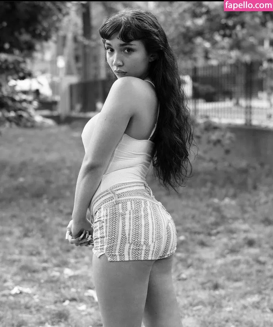 Rowan Blanchard / Simp Chat / rowanblanchard Onlyfans Photo Gallery 