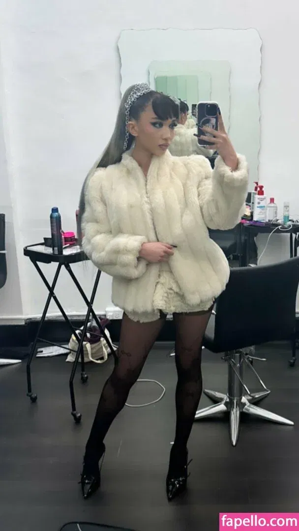 Rowan Blanchard / Simp Chat / rowanblanchard Onlyfans Photo Gallery 