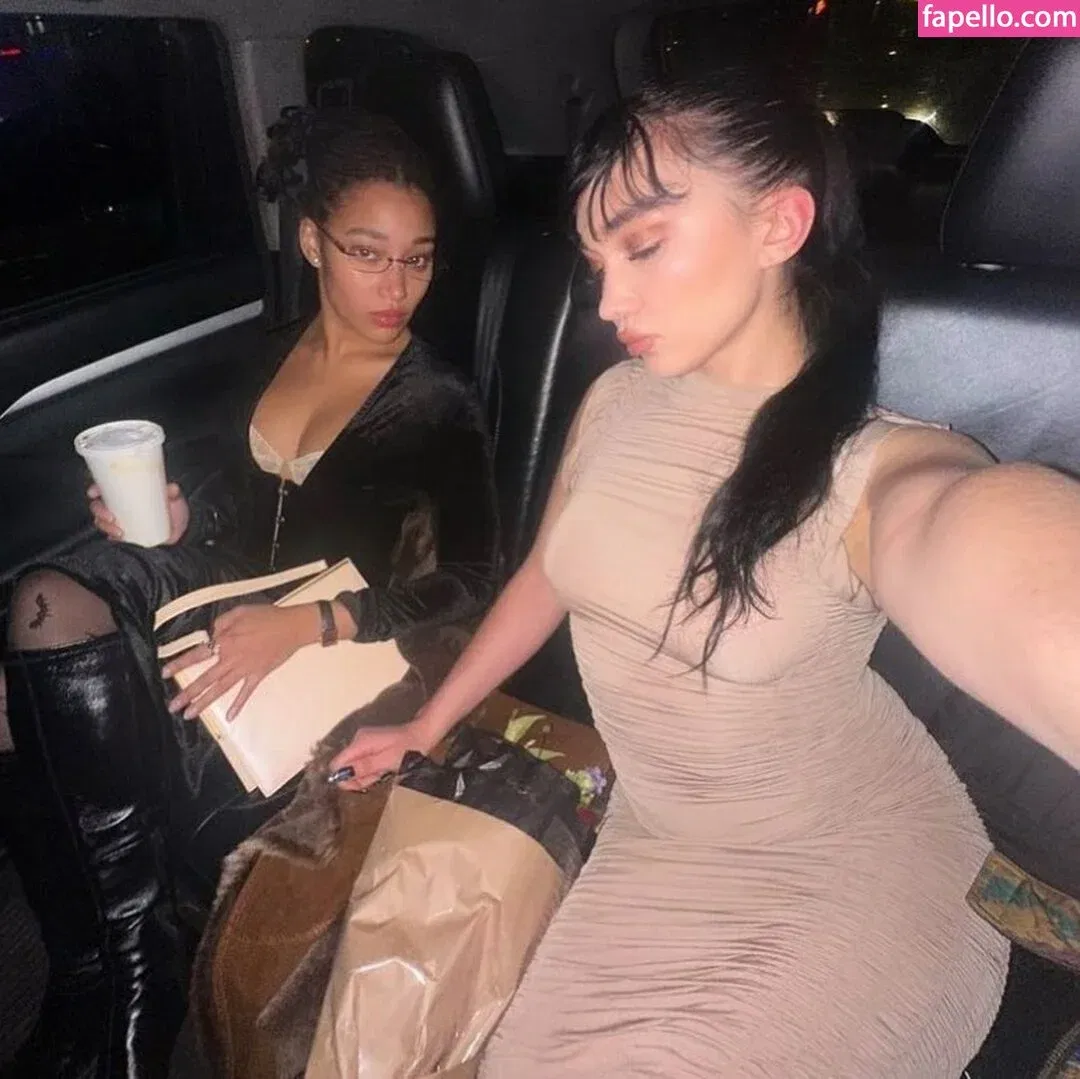 Rowan Blanchard / Simp Chat / rowanblanchard Onlyfans Photo Gallery 