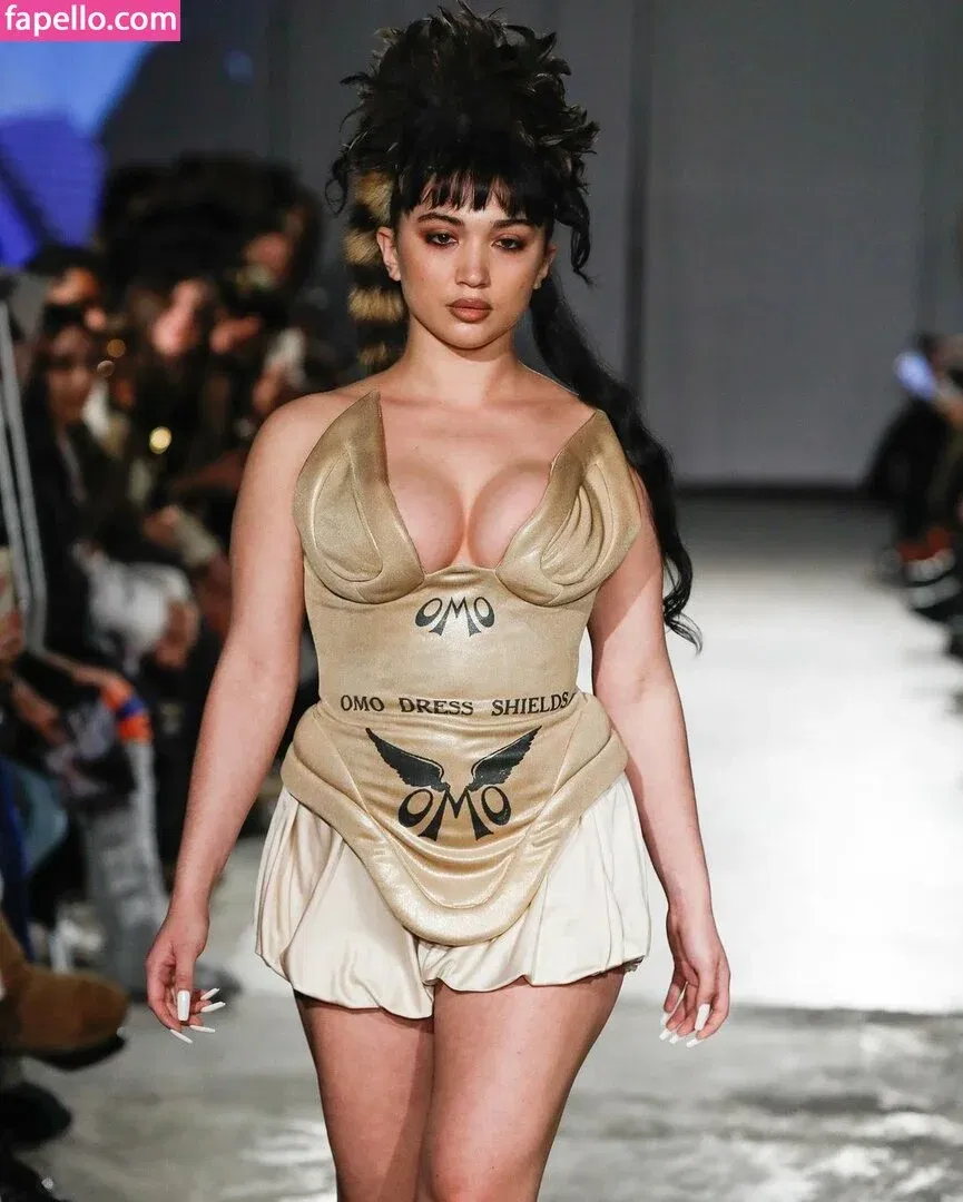 Rowan Blanchard / Simp Chat / rowanblanchard Onlyfans Photo Gallery 