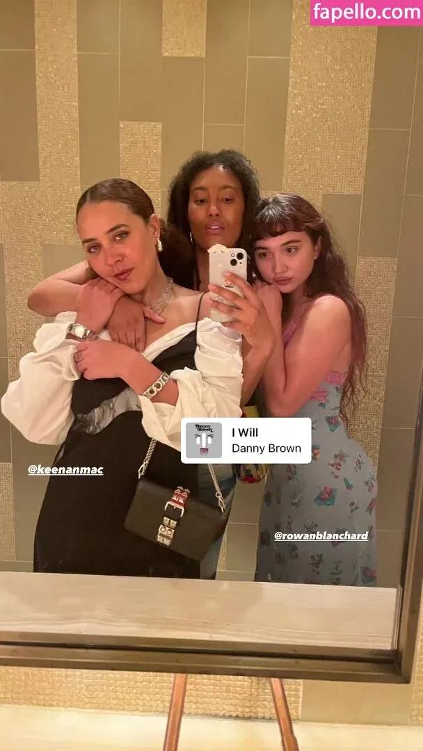 Rowan Blanchard / Simp Chat / rowanblanchard Onlyfans Photo Gallery 