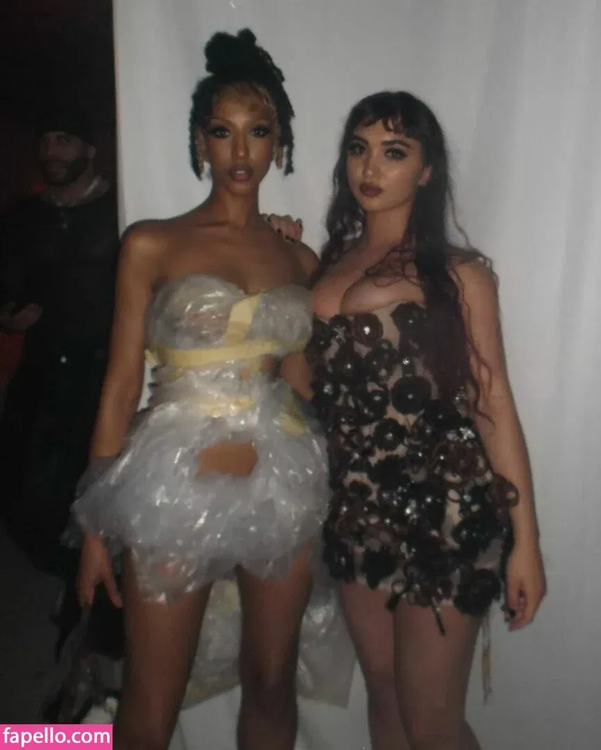 Rowan Blanchard / Simp Chat / rowanblanchard Onlyfans Photo Gallery 