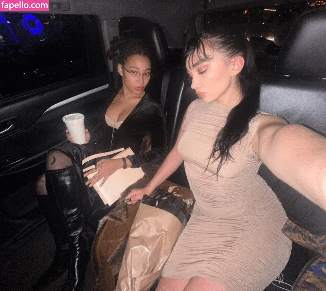 Rowan Blanchard / Simp Chat / rowanblanchard Onlyfans Photo Gallery 