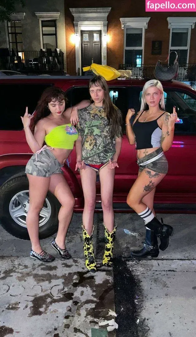 Rowan Blanchard / Simp Chat / rowanblanchard Onlyfans Photo Gallery 