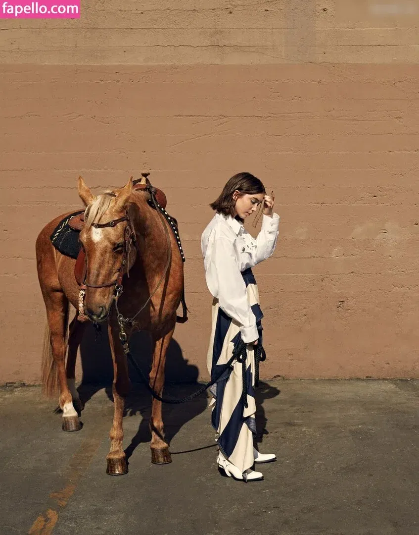 Rowan Blanchard / Simp Chat / rowanblanchard Onlyfans Photo Gallery 