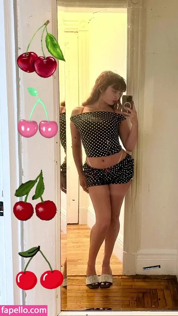 Rowan Blanchard / Simp Chat / rowanblanchard Onlyfans Photo Gallery 