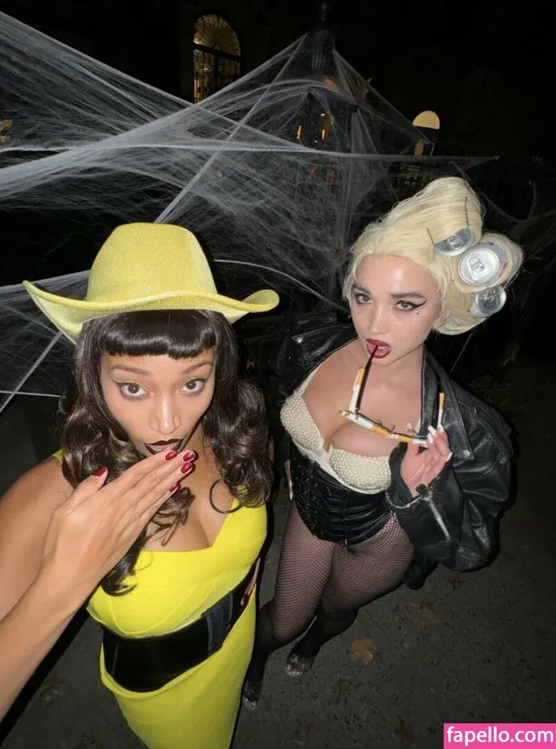 Rowan Blanchard / Simp Chat / rowanblanchard Onlyfans Photo Gallery 