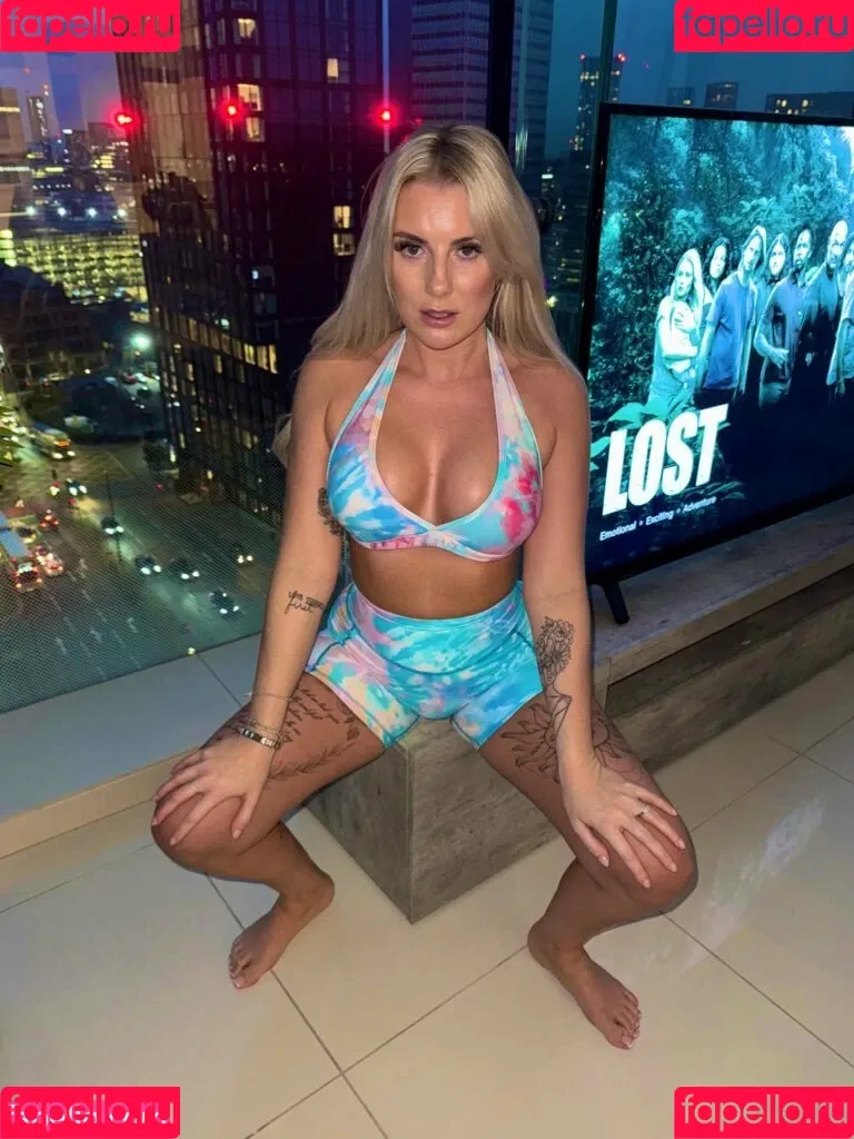Emily Walters / emilywalters / hotwifeemilyuk / https: Onlyfans Photo Gallery 