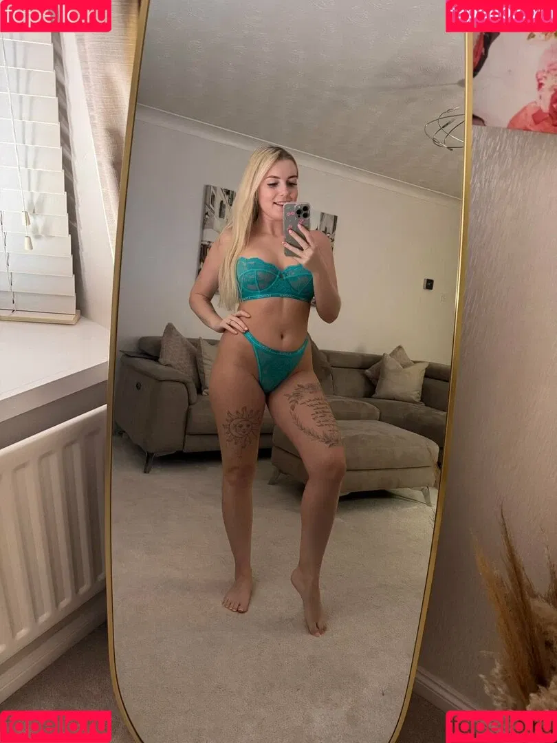 Emily Walters / emilywalters / hotwifeemilyuk / https: Onlyfans Photo Gallery 