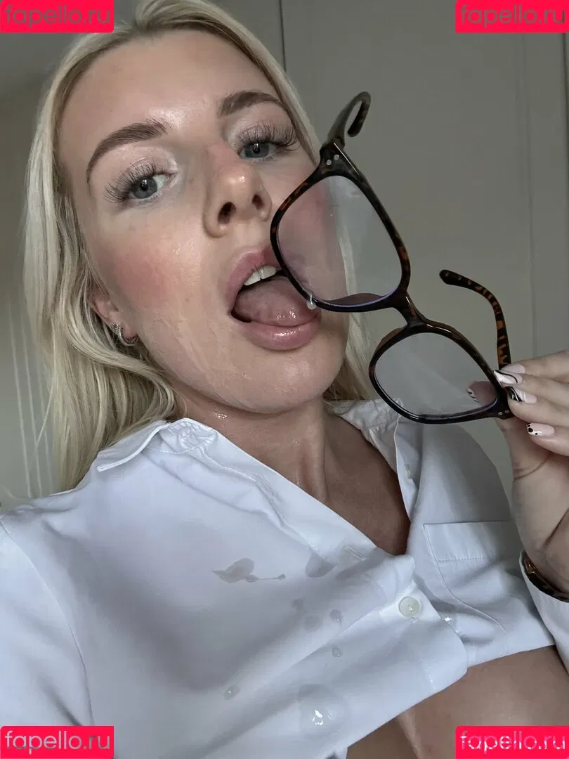 Emily Walters / emilywalters / hotwifeemilyuk / https: Onlyfans Photo Gallery 