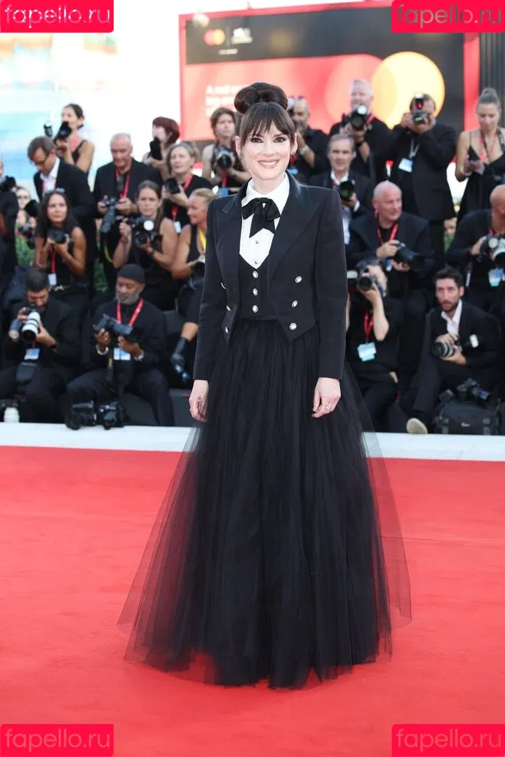 Winona Ryder / winonaryderofficial Onlyfans Photo Gallery 