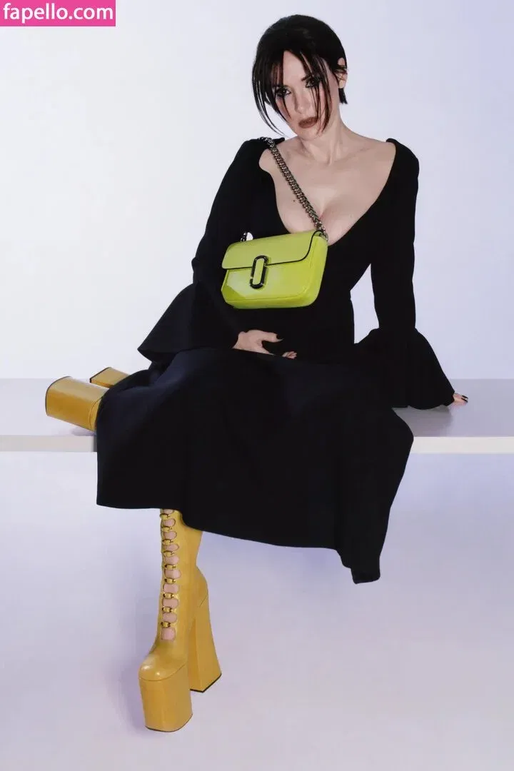 Winona Ryder / winonaryderofficial Onlyfans Photo Gallery 