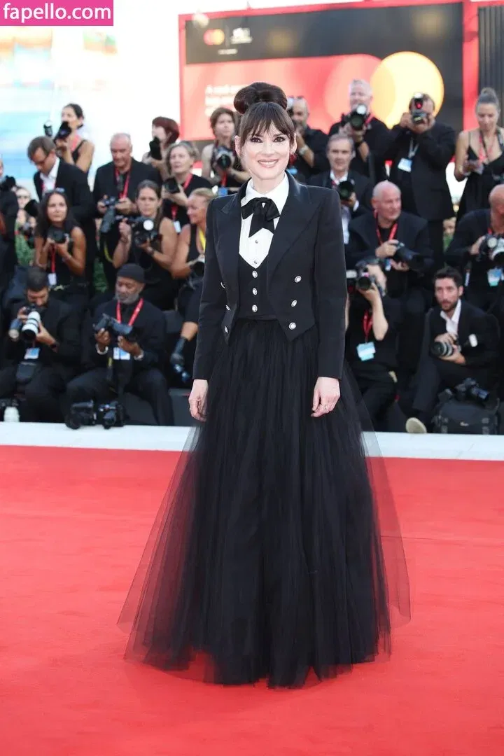 Winona Ryder / winonaryderofficial Onlyfans Photo Gallery 