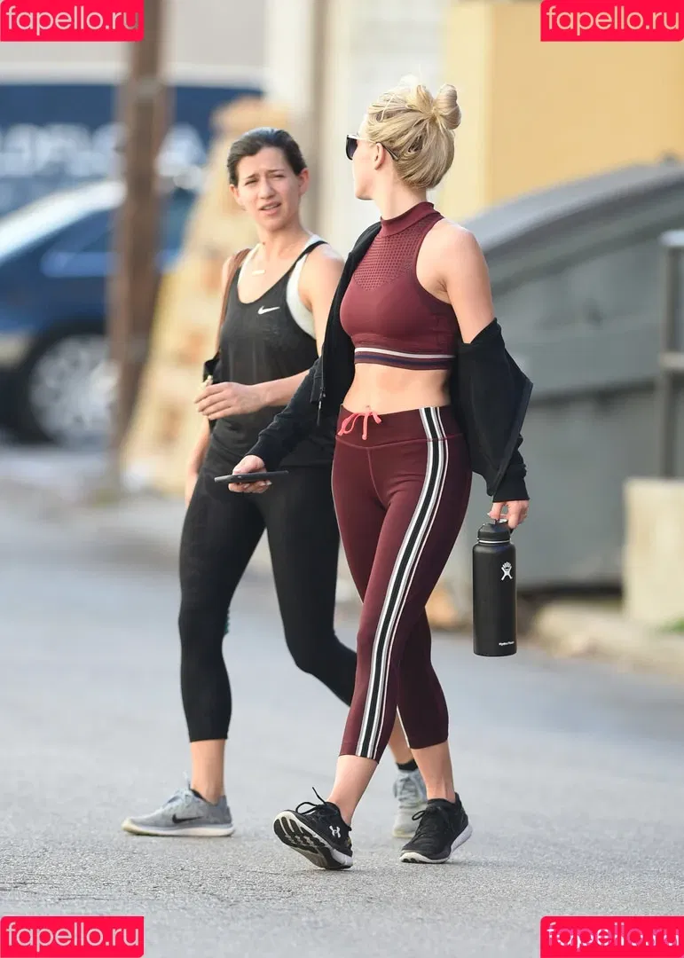 Julianne Hough / juleshough Onlyfans Photo Gallery 
