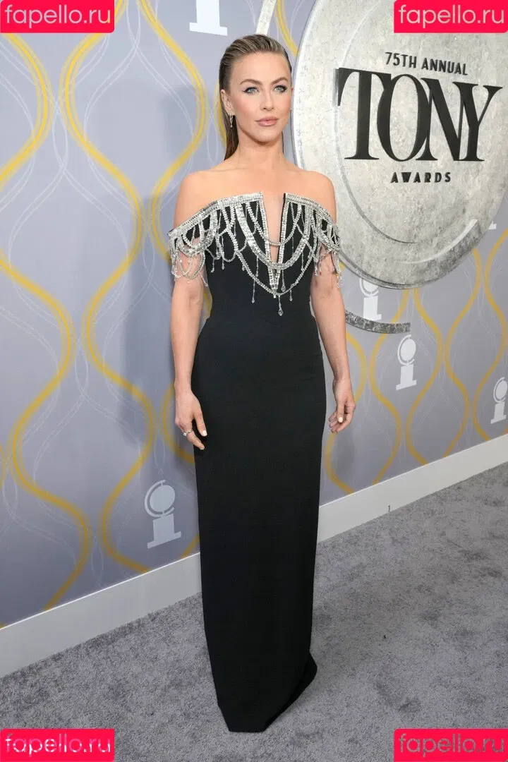 Julianne Hough / juleshough Onlyfans Photo Gallery 