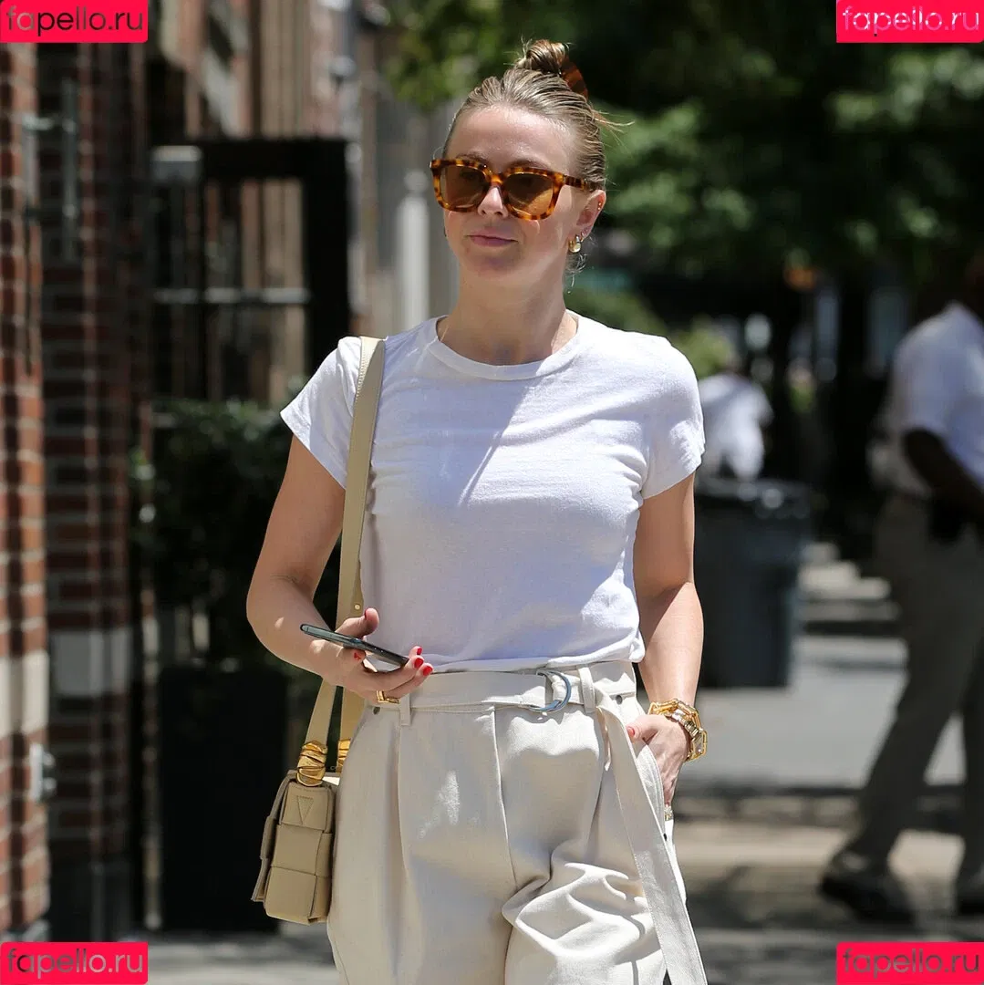 Julianne Hough / juleshough Onlyfans Photo Gallery 