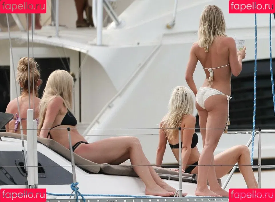 Julianne Hough / juleshough Onlyfans Photo Gallery 
