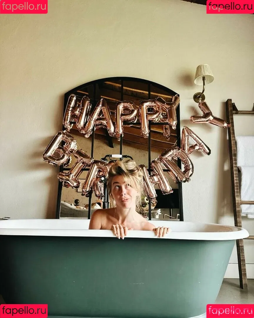 Julianne Hough / juleshough Onlyfans Photo Gallery 