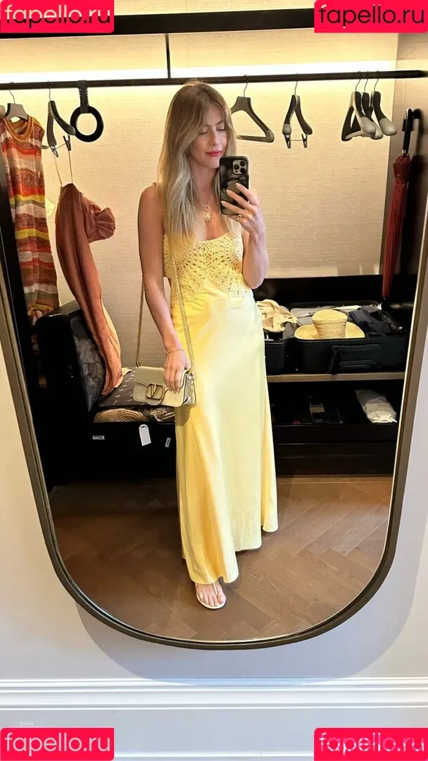 Julianne Hough / juleshough Onlyfans Photo Gallery 