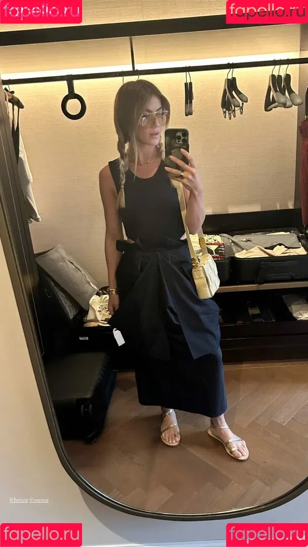 Julianne Hough / juleshough Onlyfans Photo Gallery 