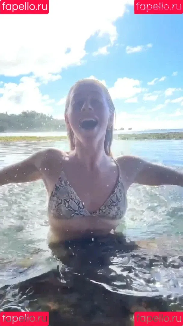 Julianne Hough / juleshough Onlyfans Photo Gallery 
