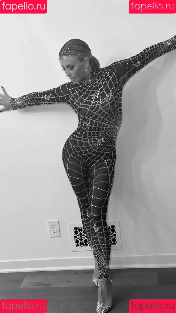 Julianne Hough / juleshough Onlyfans Photo Gallery 