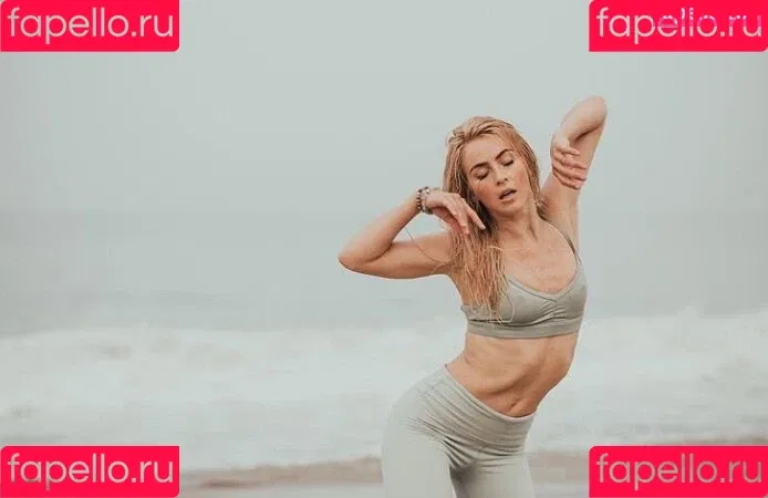 Julianne Hough / juleshough Onlyfans Photo Gallery 