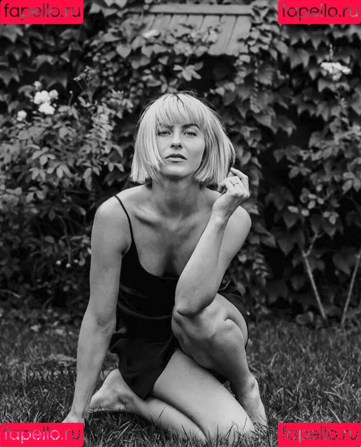 Julianne Hough / juleshough Onlyfans Photo Gallery 