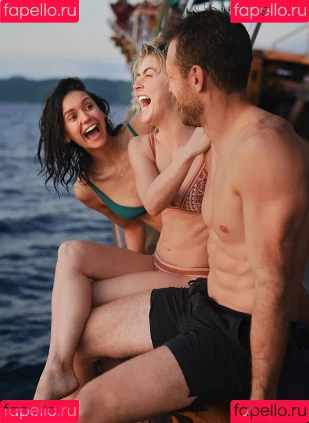 Julianne Hough / juleshough Onlyfans Photo Gallery 