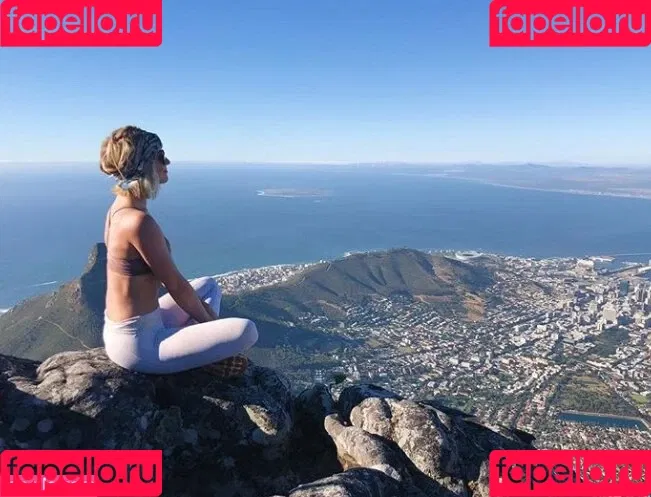 Julianne Hough / juleshough Onlyfans Photo Gallery 