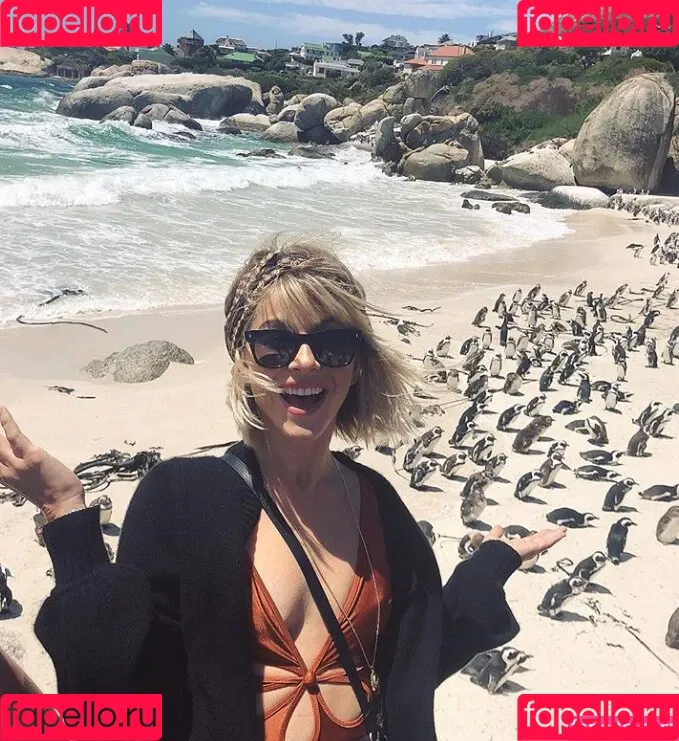 Julianne Hough / juleshough Onlyfans Photo Gallery 