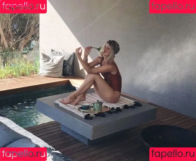 Julianne Hough / juleshough Onlyfans Photo Gallery 
