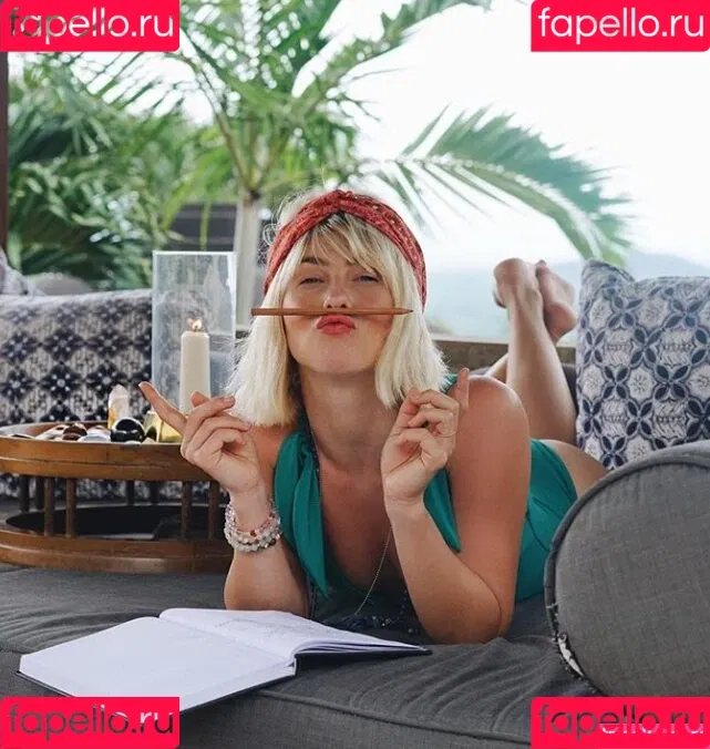 Julianne Hough / juleshough Onlyfans Photo Gallery 