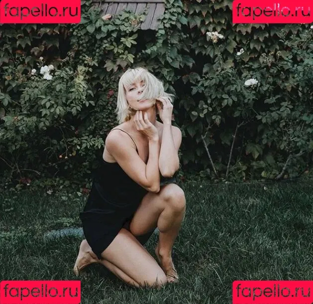 Julianne Hough / juleshough Onlyfans Photo Gallery 