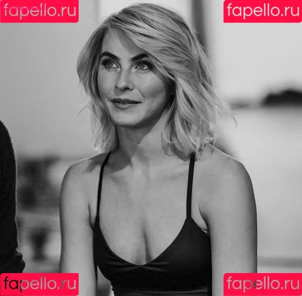 Julianne Hough / juleshough Onlyfans Photo Gallery 