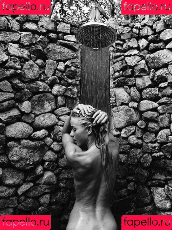 Julianne Hough / juleshough Onlyfans Photo Gallery 