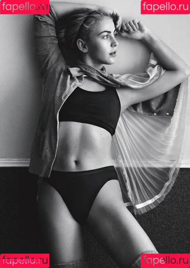 Julianne Hough / juleshough Onlyfans Photo Gallery 