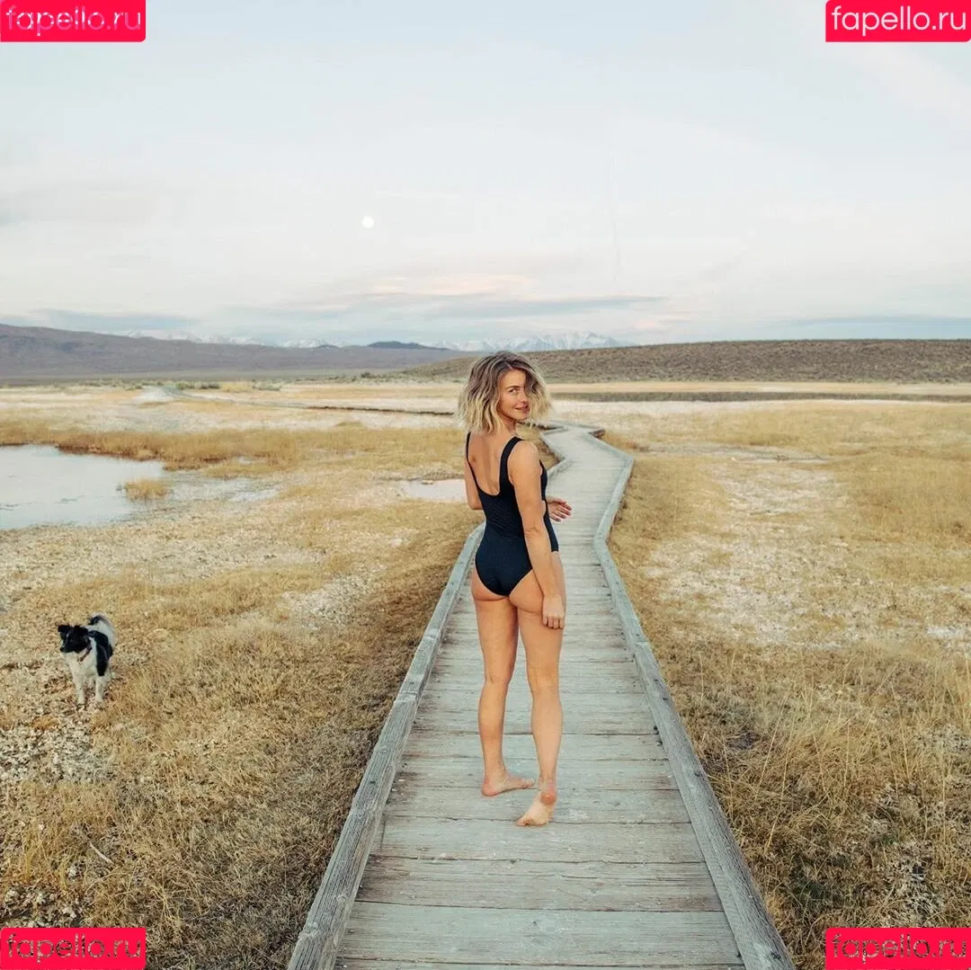 Julianne Hough / juleshough Onlyfans Photo Gallery 