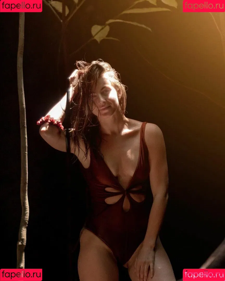 Julianne Hough / juleshough Onlyfans Photo Gallery 