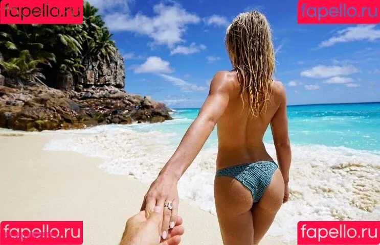 Julianne Hough / juleshough Onlyfans Photo Gallery 