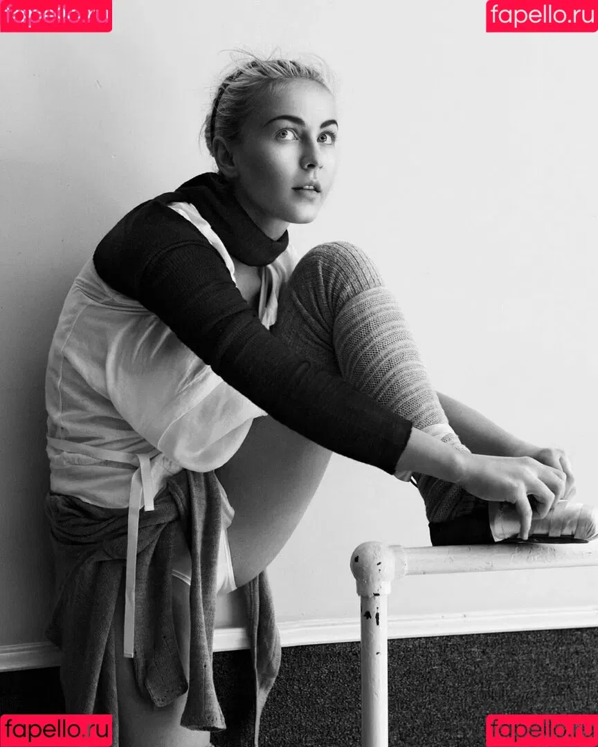 Julianne Hough / juleshough Onlyfans Photo Gallery 