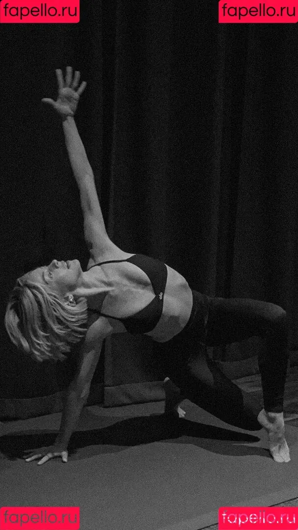 Julianne Hough / juleshough Onlyfans Photo Gallery 