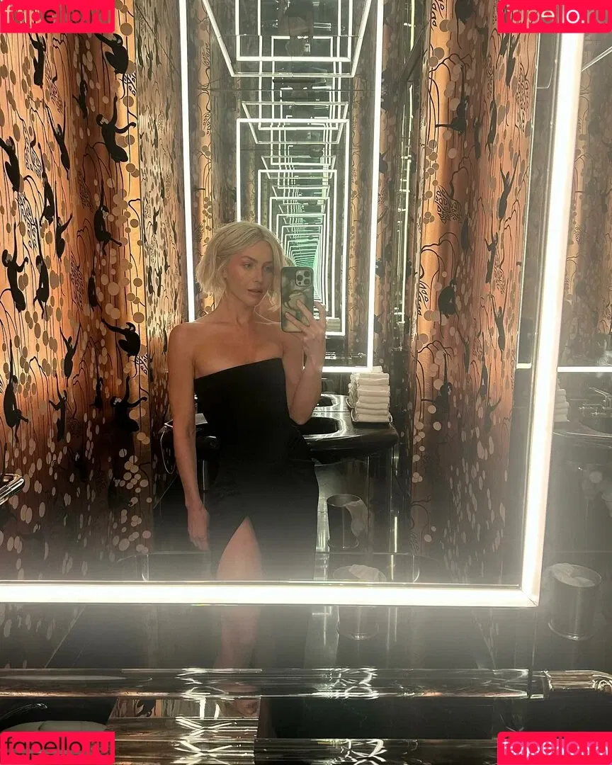 Julianne Hough / juleshough Onlyfans Photo Gallery 