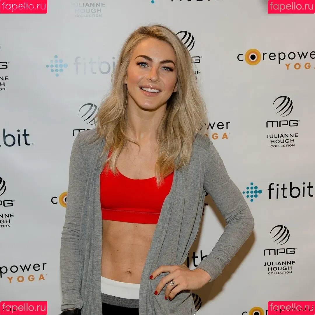 Julianne Hough / juleshough Onlyfans Photo Gallery 