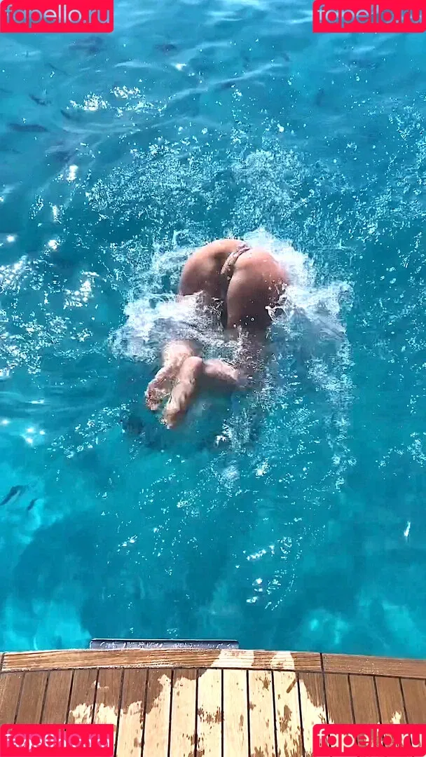 Julianne Hough / juleshough Onlyfans Photo Gallery 